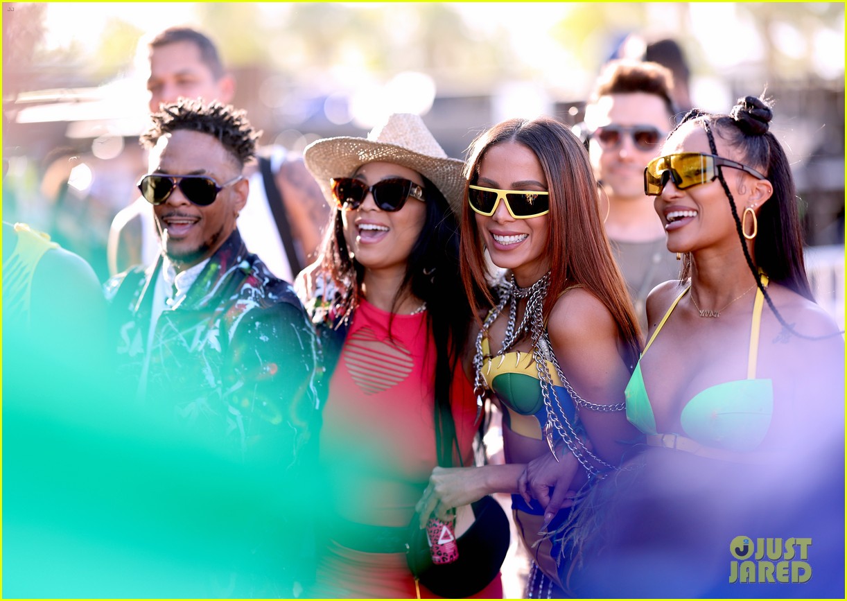 Anitta Shares Kiss With Dancer, Rocks Hot Studded Jean Look For Coachella Weekend #2!