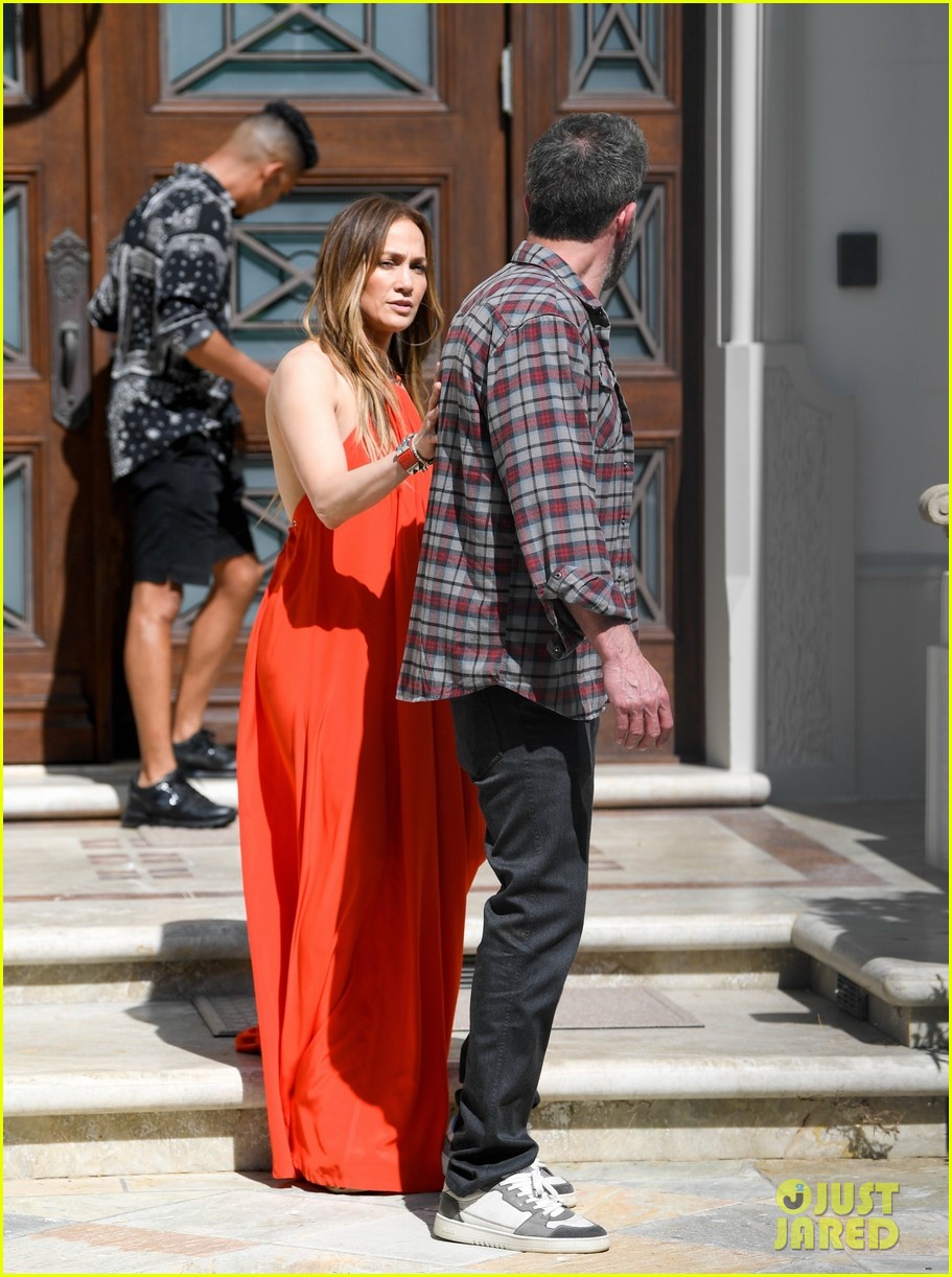 Jennifer Lopez & Ben Affleck Spend Their Sunday House Hunting in Beverly Hills