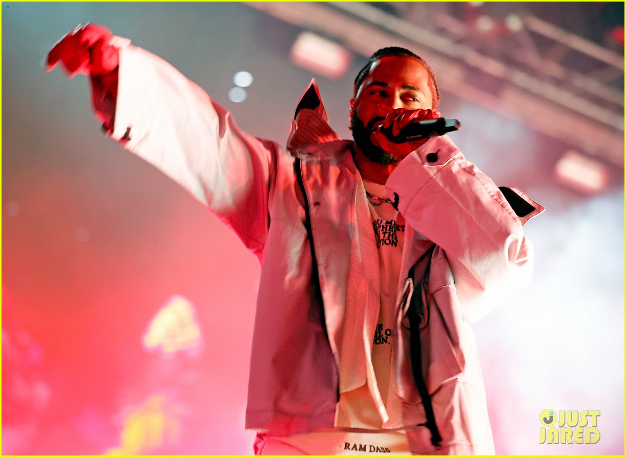Big Sean Reacts to a Report About Harry Styles' Crowd at Coachella 2022