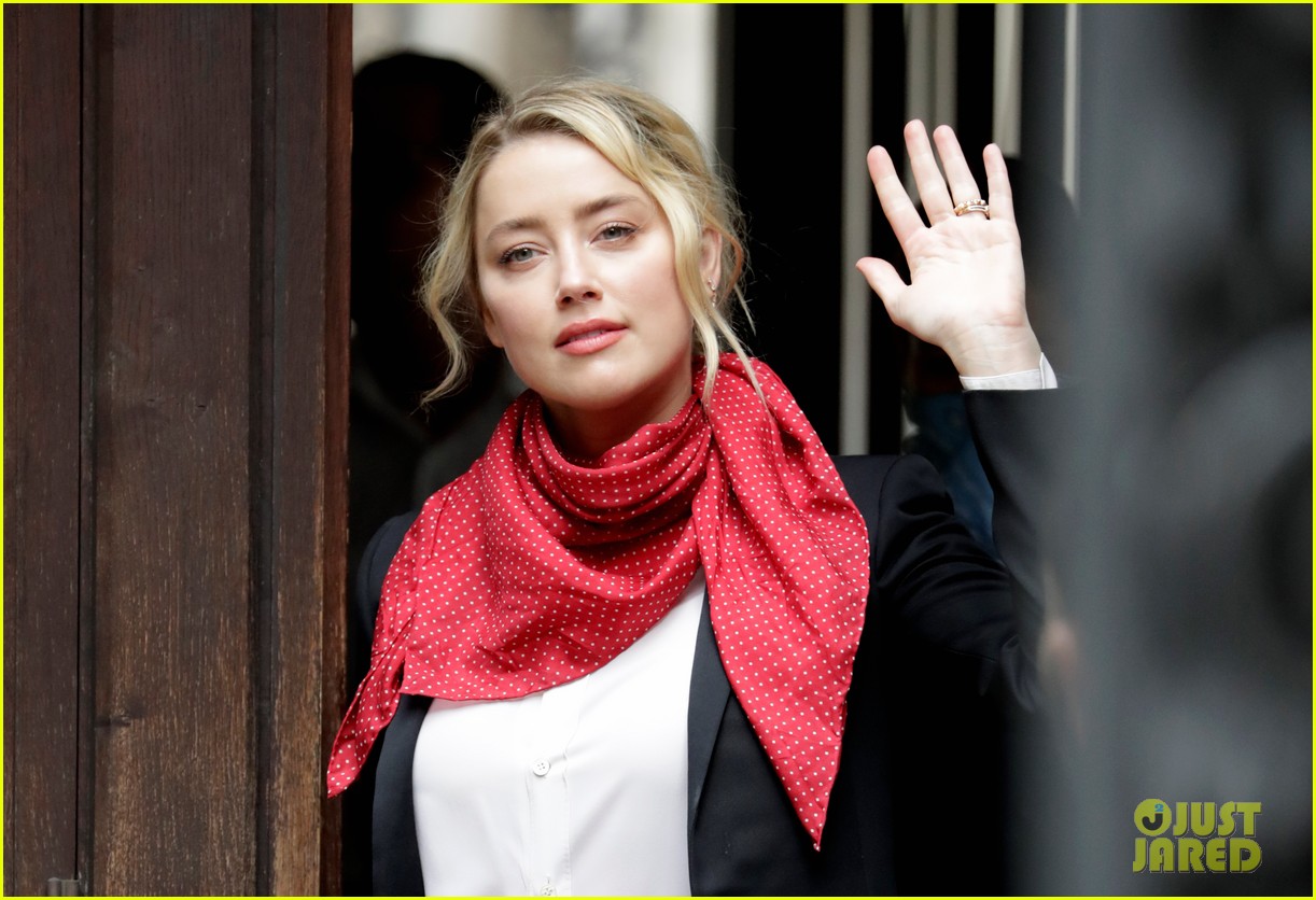 Amber Heard Returns to Stand, Emotionally Describes the Death Threats She's Received As Testimony Ends