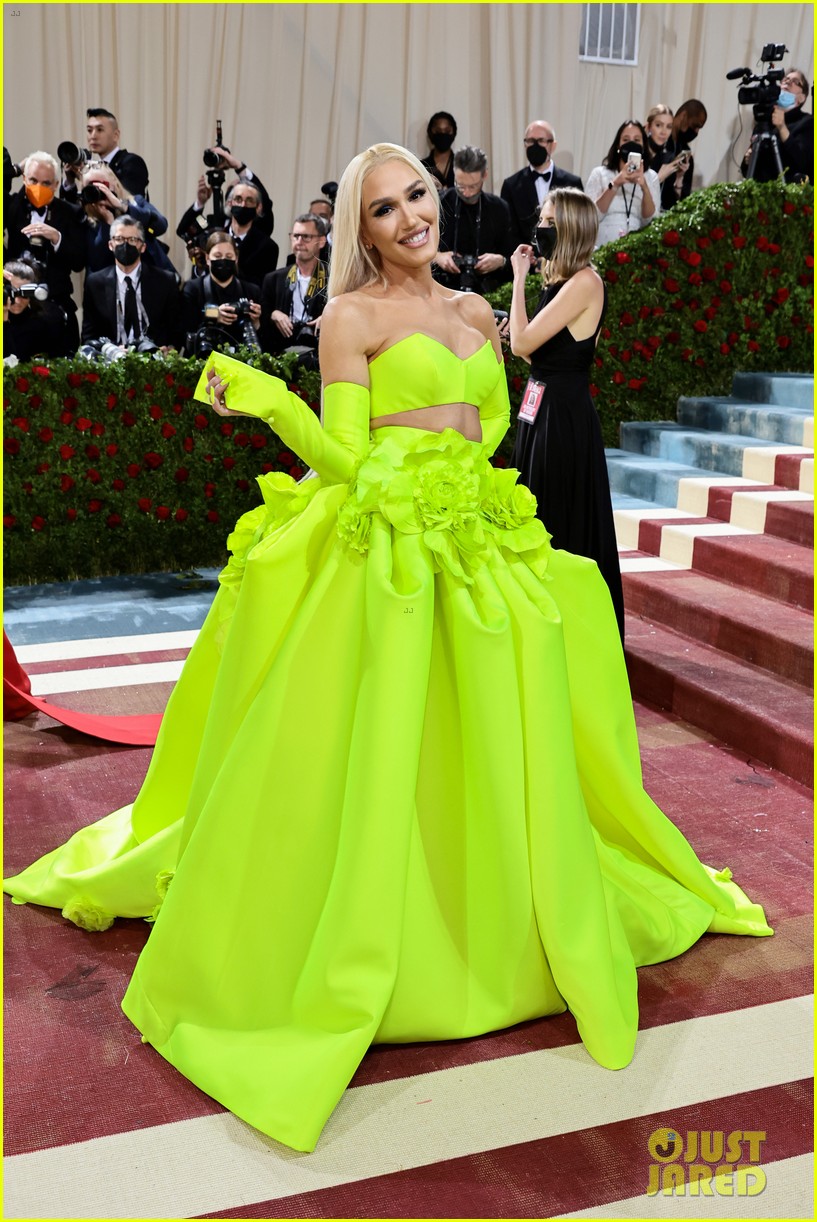 makeup with lime green dress Gwen Stefani Reveals She Did Her Own for Met Gala 2022! | Just Jared DPYP