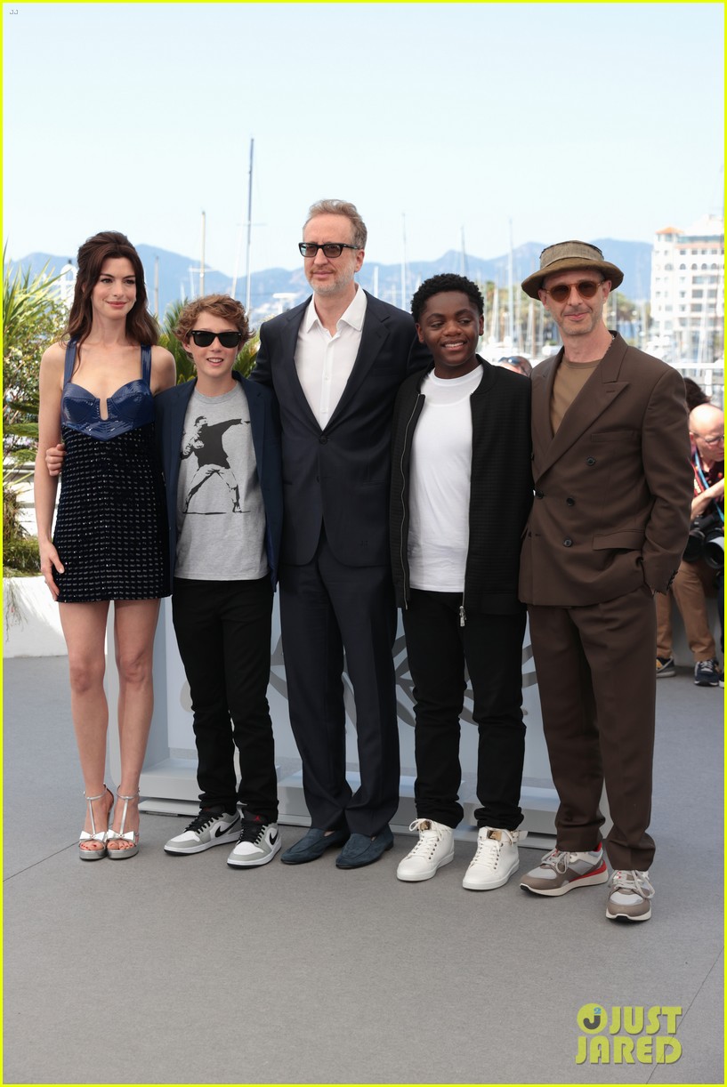 Anne Hathaway Wows in Gucci Mini Dress at Cannes Photo Call with Jeremy Strong