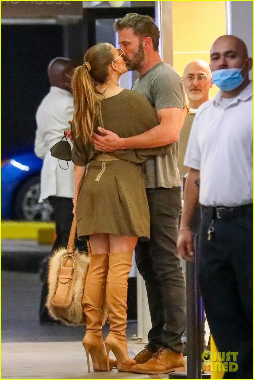 Jennifer Lopez & Ben Affleck Flaunt PDA While Meeting Up at Soho House