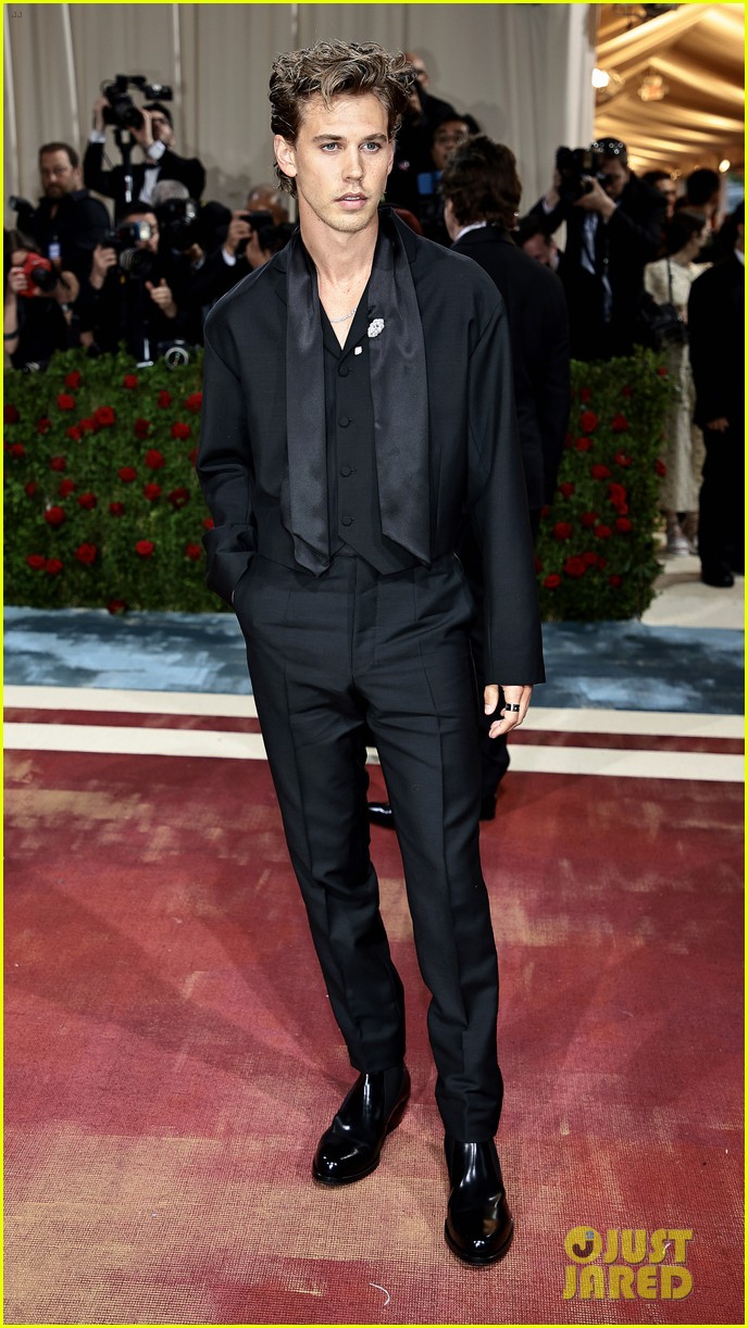 Austin Butler & Kaia Gerber Have Made Their Red Carpet Debut at Met Gala 2022!
