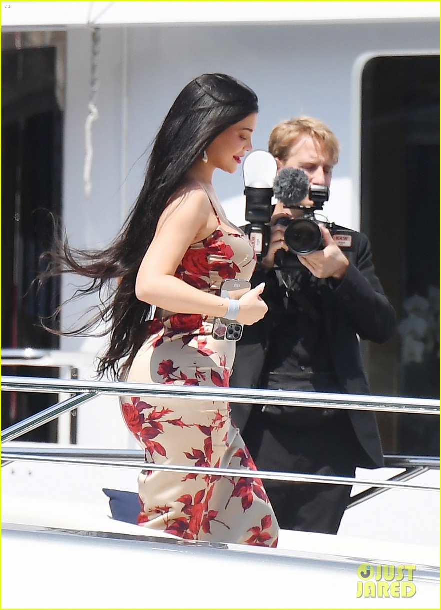 Kourtney Kardashian & Travis Barker Bring the Family On a Yacht Ride for Saturday Festivities During Italian Wedding Weekend (Photos)