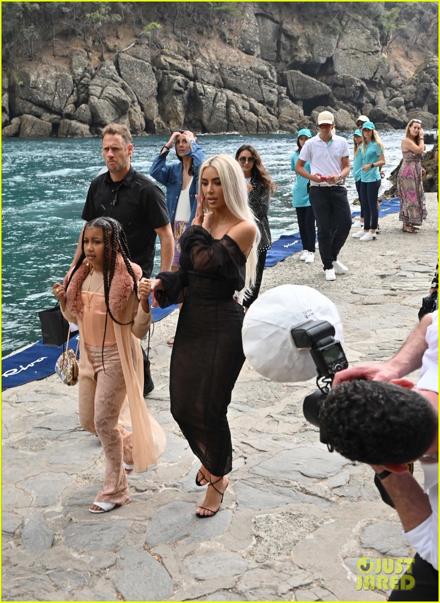 Kourtney Kardashian & Travis Barker Bring the Family On a Yacht Ride for Saturday Festivities During Italian Wedding Weekend (Photos)