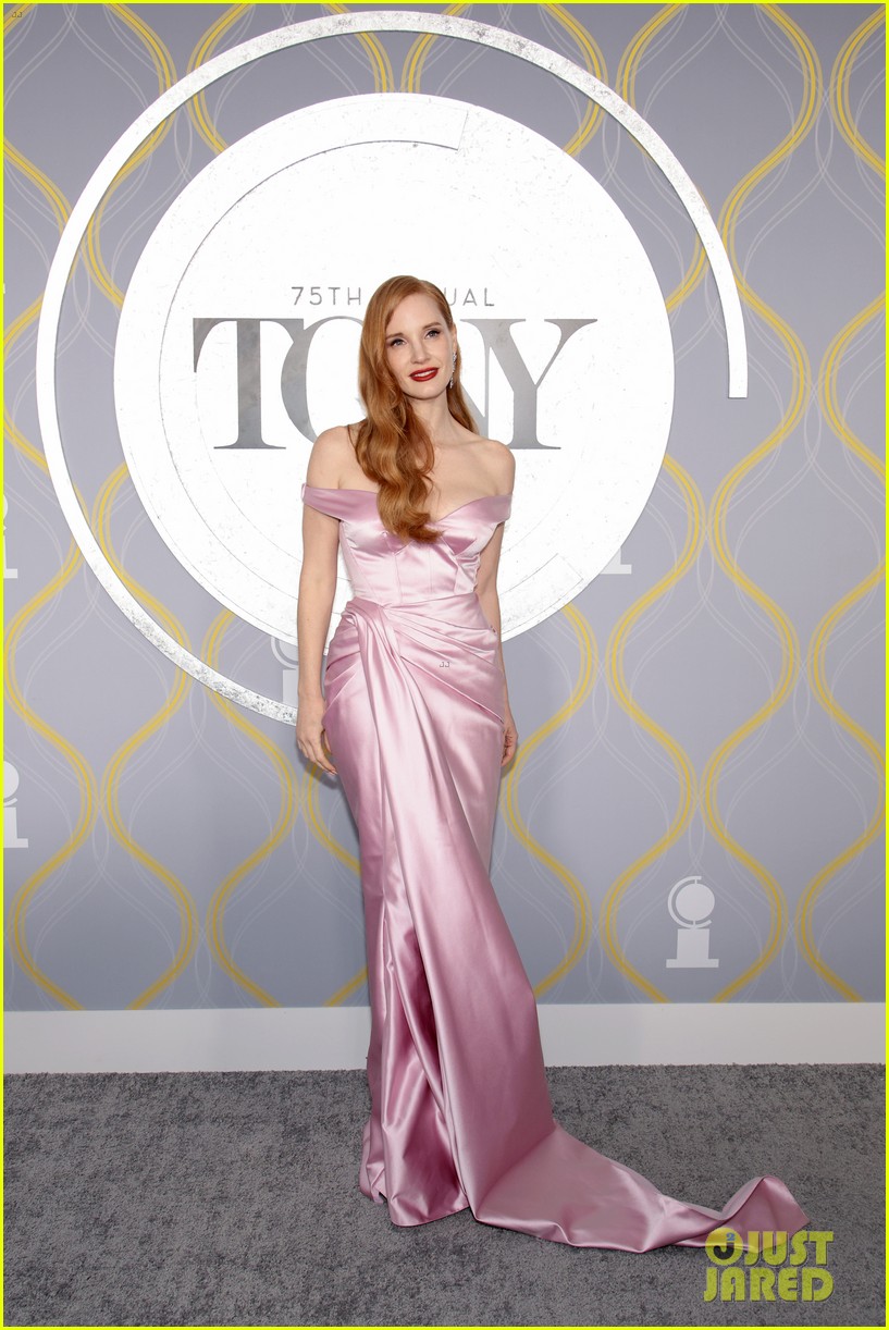 the help jessica chastain pink dress Jessica Chastain Wears Head-Turning Hot Pink Gown at the 2023 SAG Awards