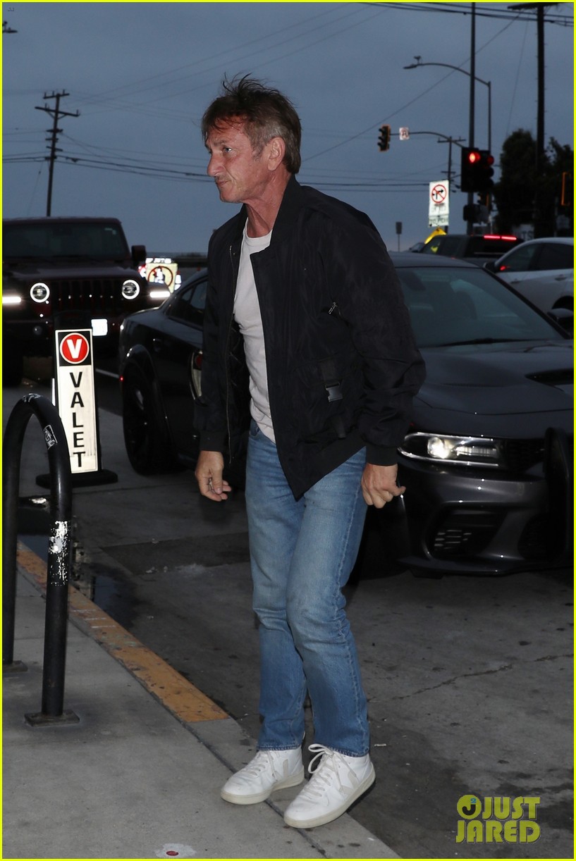 Sean Penn & Ex-Wife Leila George Grab Dinner Together in Santa Monica