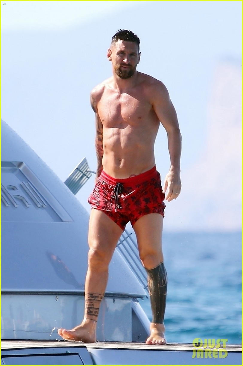 Lionel Messi Soaks Up the Sun During Yacht Trip with Friends in Spain
