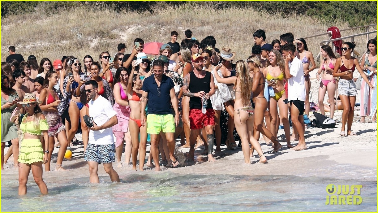Lionel Messi Soaks Up the Sun During Yacht Trip with Friends in Spain