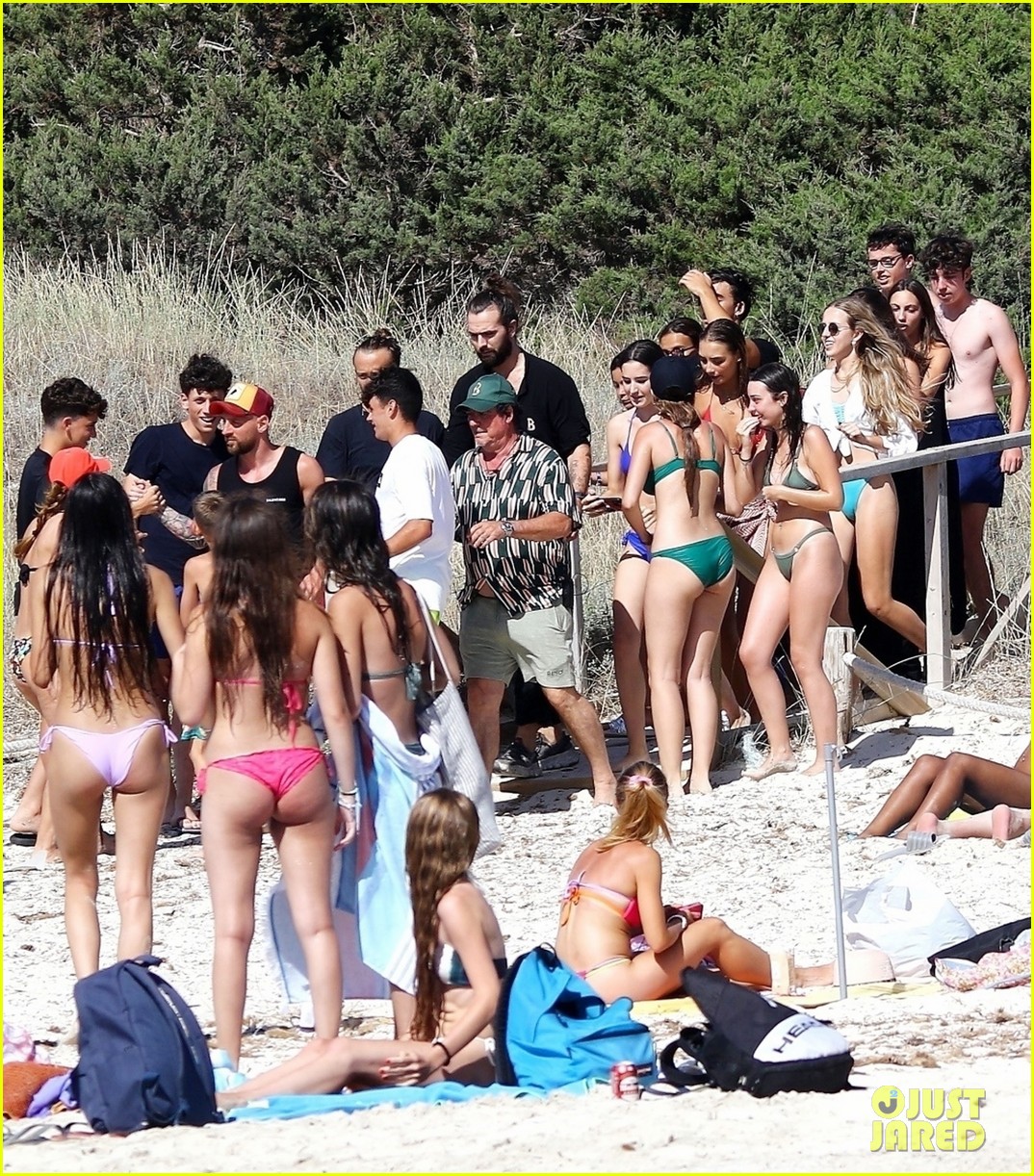 Lionel Messi Soaks Up the Sun During Yacht Trip with Friends in Spain