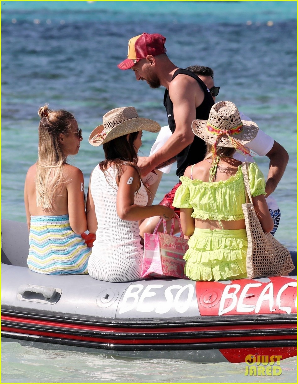 Lionel Messi Soaks Up the Sun During Yacht Trip with Friends in Spain