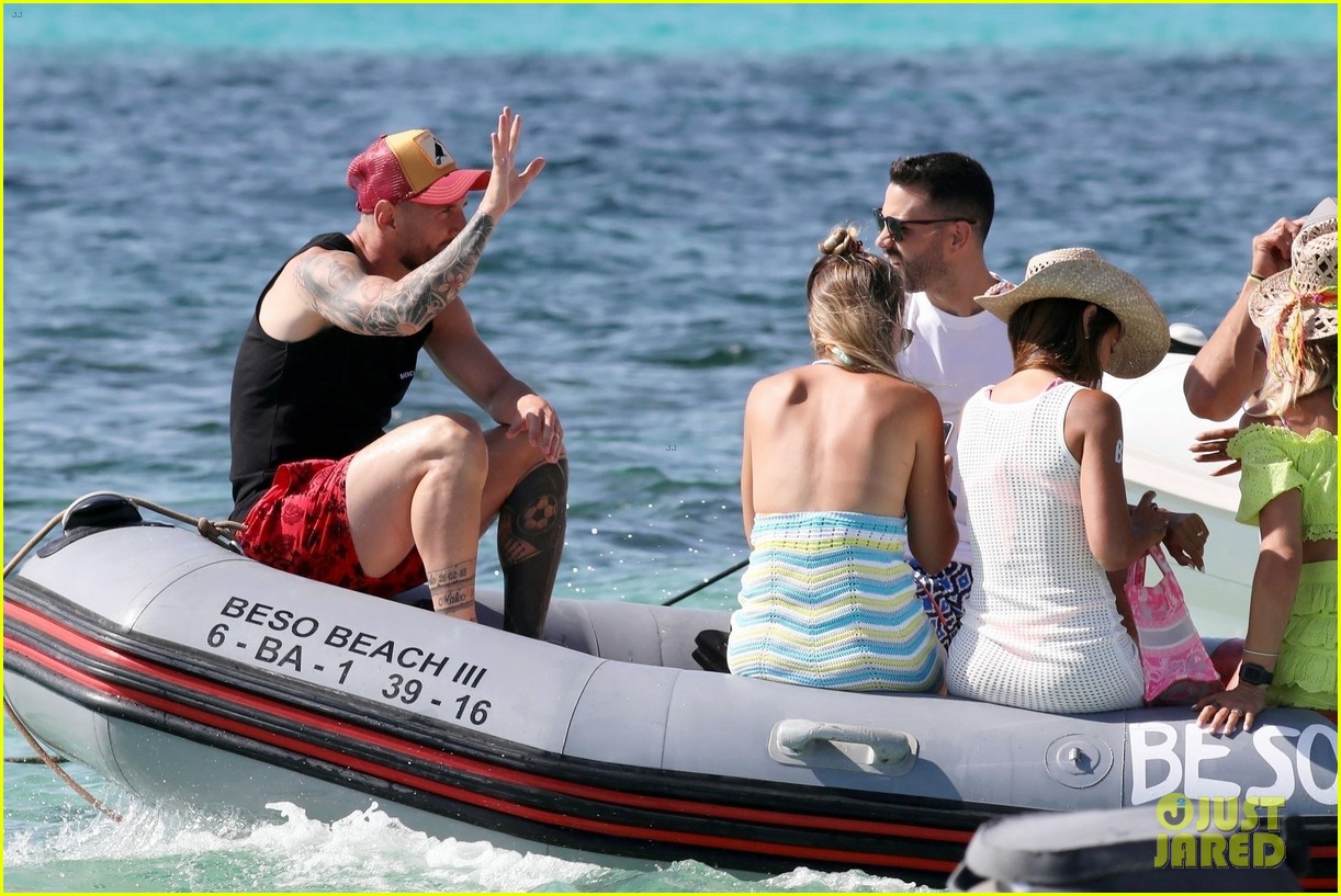 Lionel Messi Soaks Up the Sun During Yacht Trip with Friends in Spain