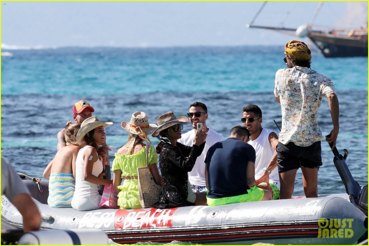 Lionel Messi Soaks Up the Sun During Yacht Trip with Friends in Spain