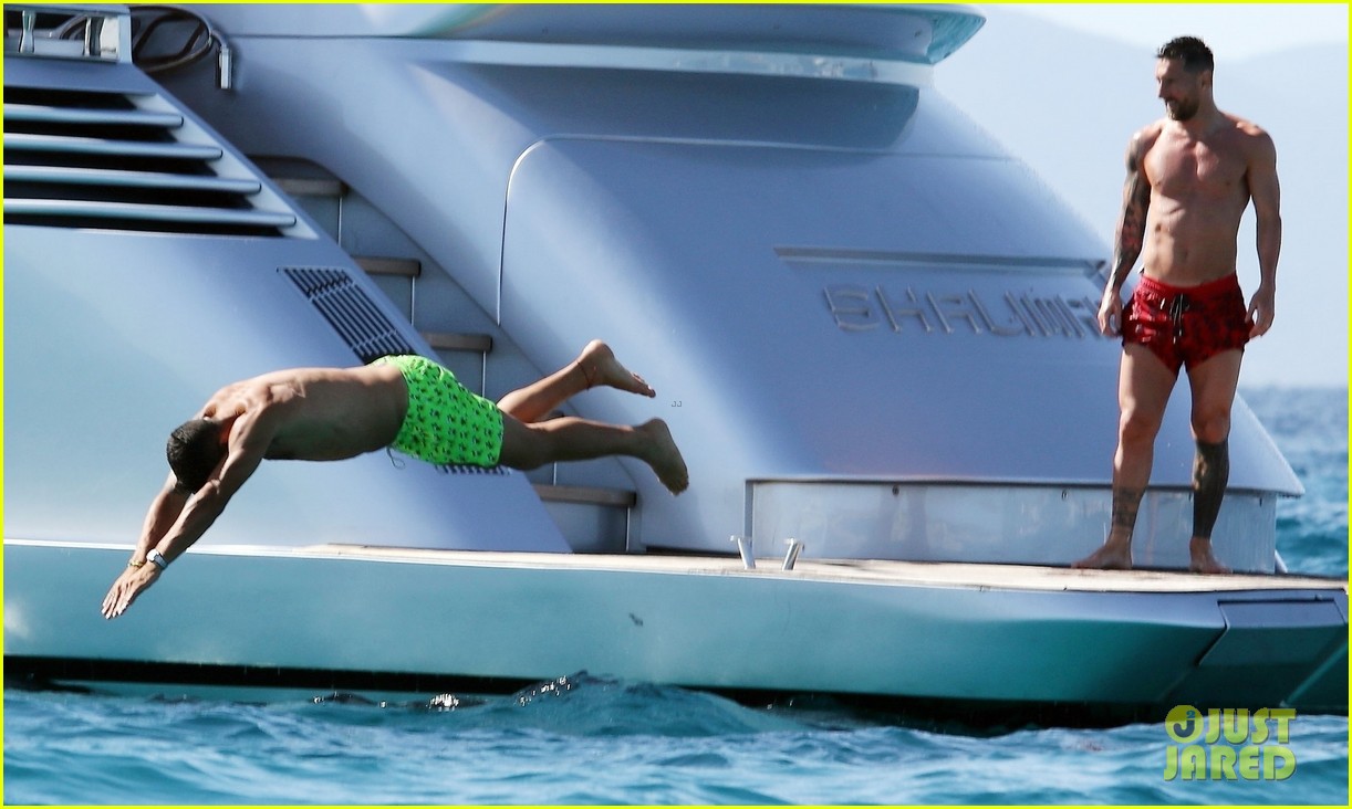 Lionel Messi Soaks Up the Sun During Yacht Trip with Friends in Spain