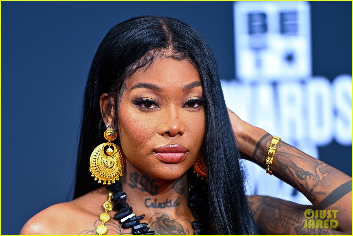 Summer Walker Wears Barely-There Outfit at BET Awards After Confirming She's Pregnant, Designer Apologizes Amid Backlash