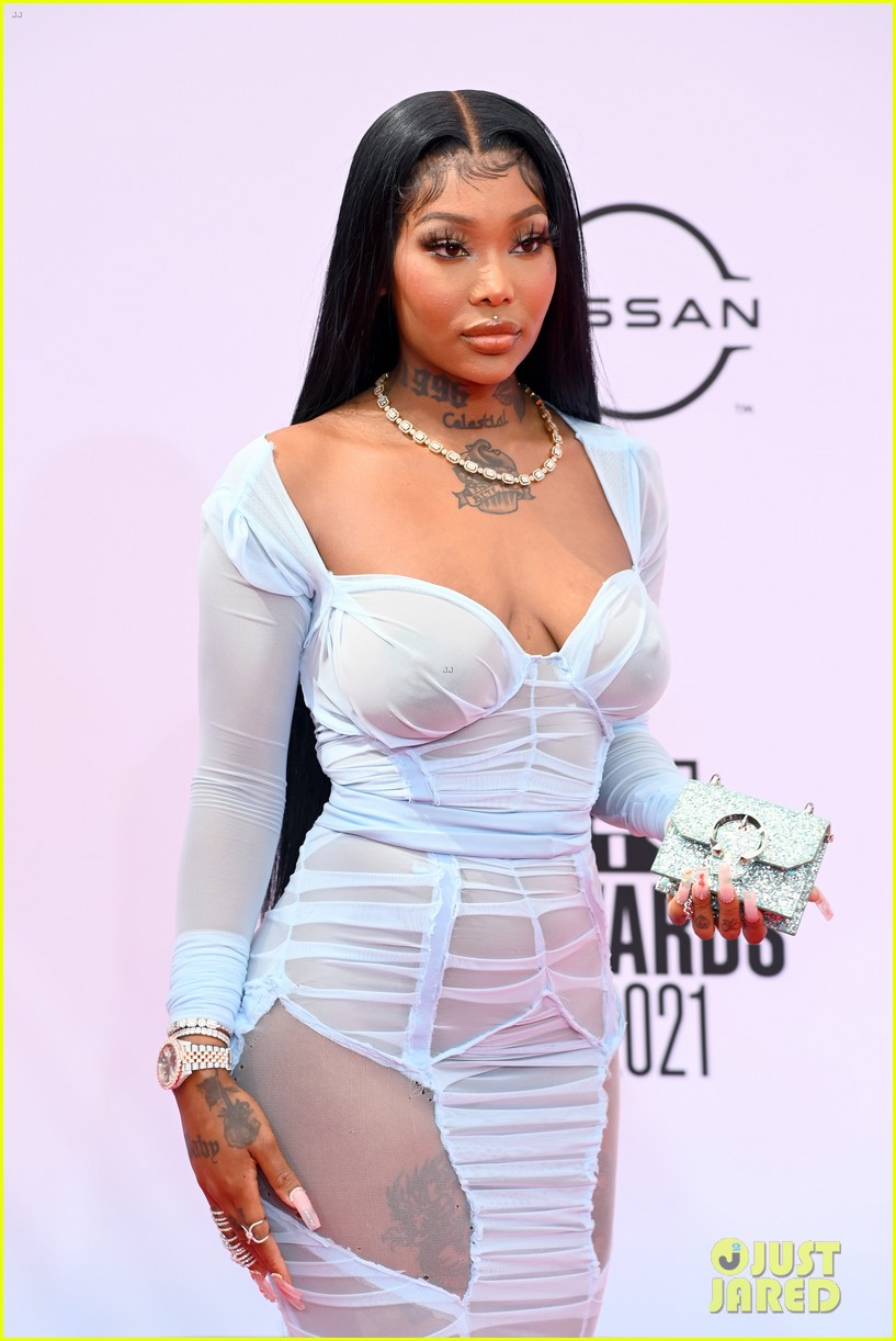 Summer Walker Confirms She's Pregnant, Expecting Child with Boyfriend Larry