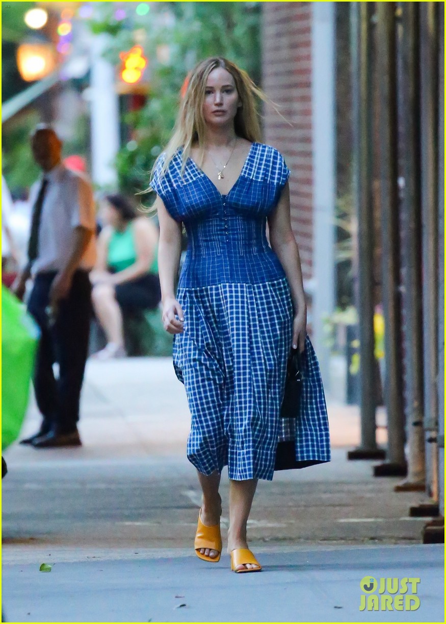 jennifer lawrence blue dress no hard feelings Leaves Casual Late Lunch Meeting Just As 'No Feelings' Movie Gets Release Date | Just Jared vendor sale ama From #BlairWaldorf's ice-blue Elie Sleeve Length:32/33