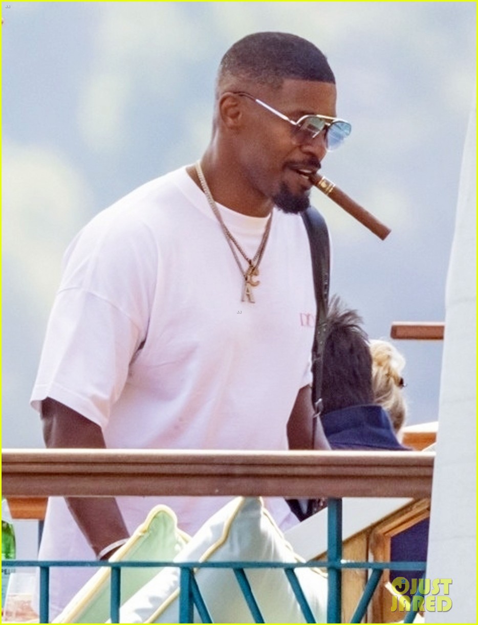 did jamie foxx smoke cigarettes Leonardo DiCaprio & Jamie Foxx Spend the Day Together on Vacation in Italy  - Just Jared - Celebrity News and Gossip