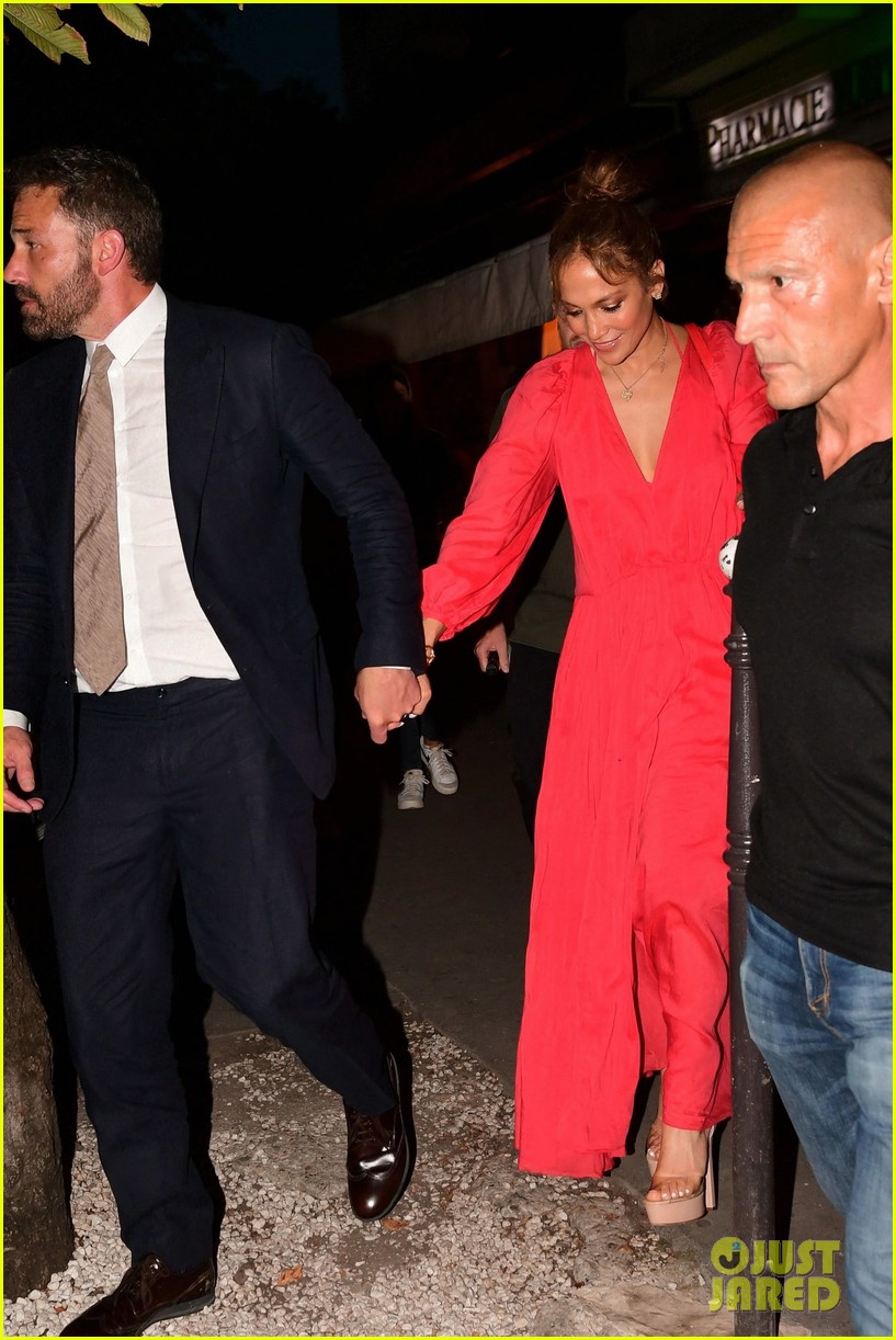 Jennifer Lopez & Ben Affleck Spotted Honeymooning With Their Kids in Paris (Photos)