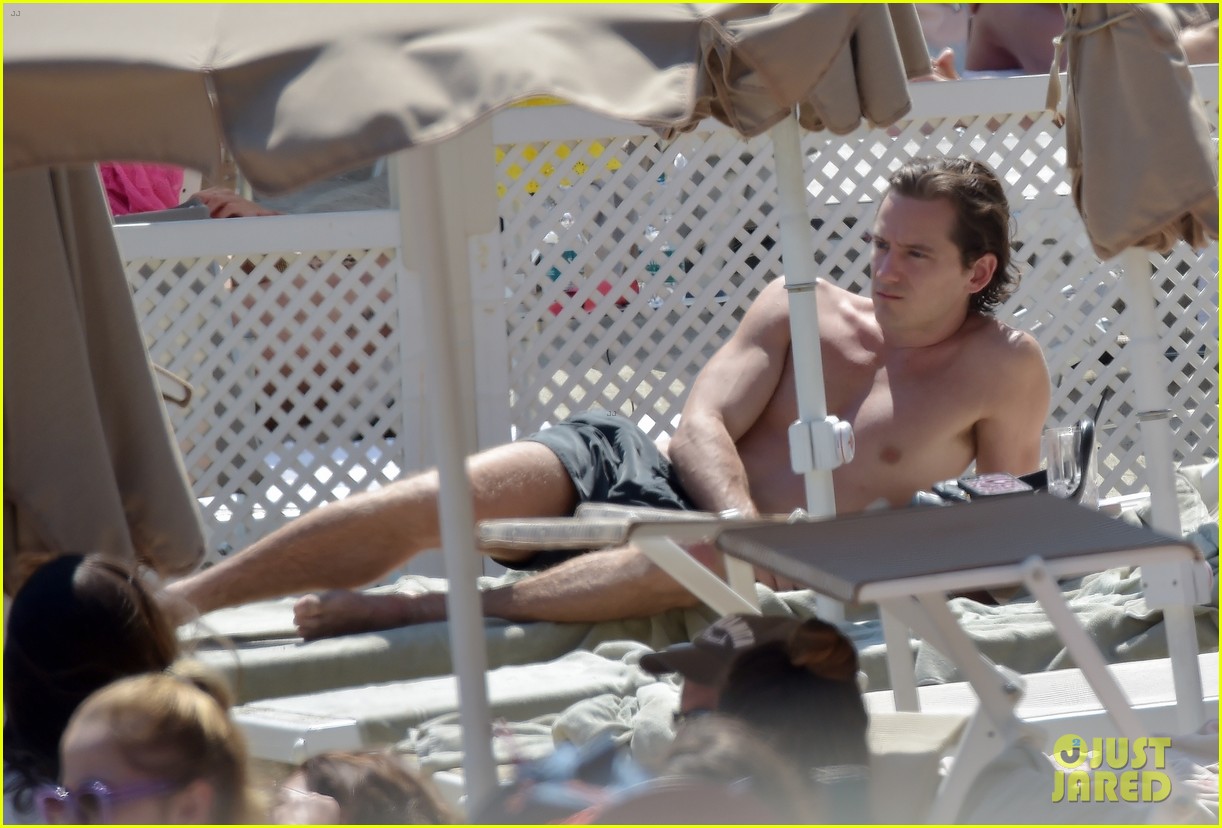 Top Gun: Maverick's Lewis Pullman Flaunts PDA with Girlfriend Rainey Qualley at the Beach in Italy (Photos)