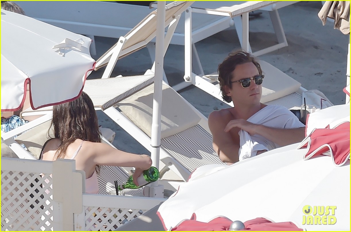 Top Gun: Maverick's Lewis Pullman Flaunts PDA with Girlfriend Rainey Qualley at the Beach in Italy (Photos)