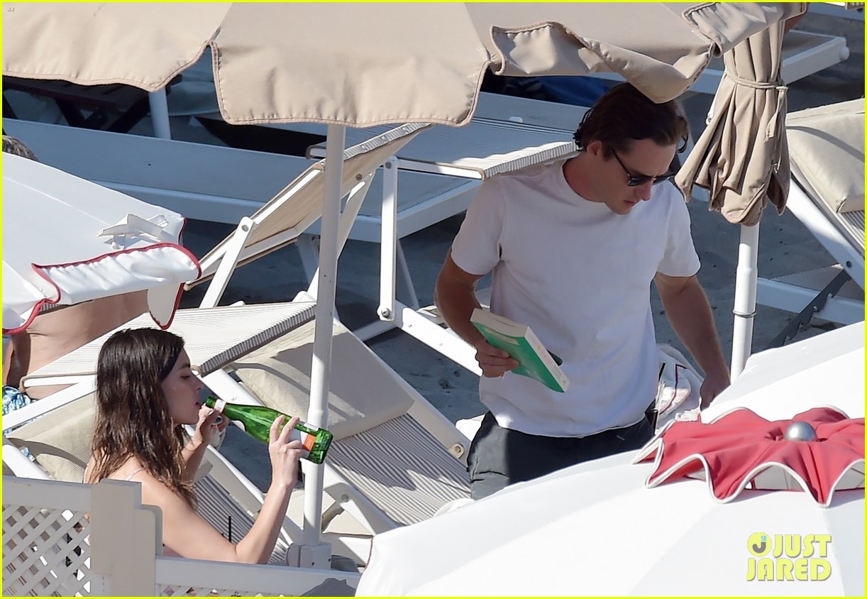 Top Gun: Maverick's Lewis Pullman Flaunts PDA with Girlfriend Rainey Qualley at the Beach in Italy (Photos)