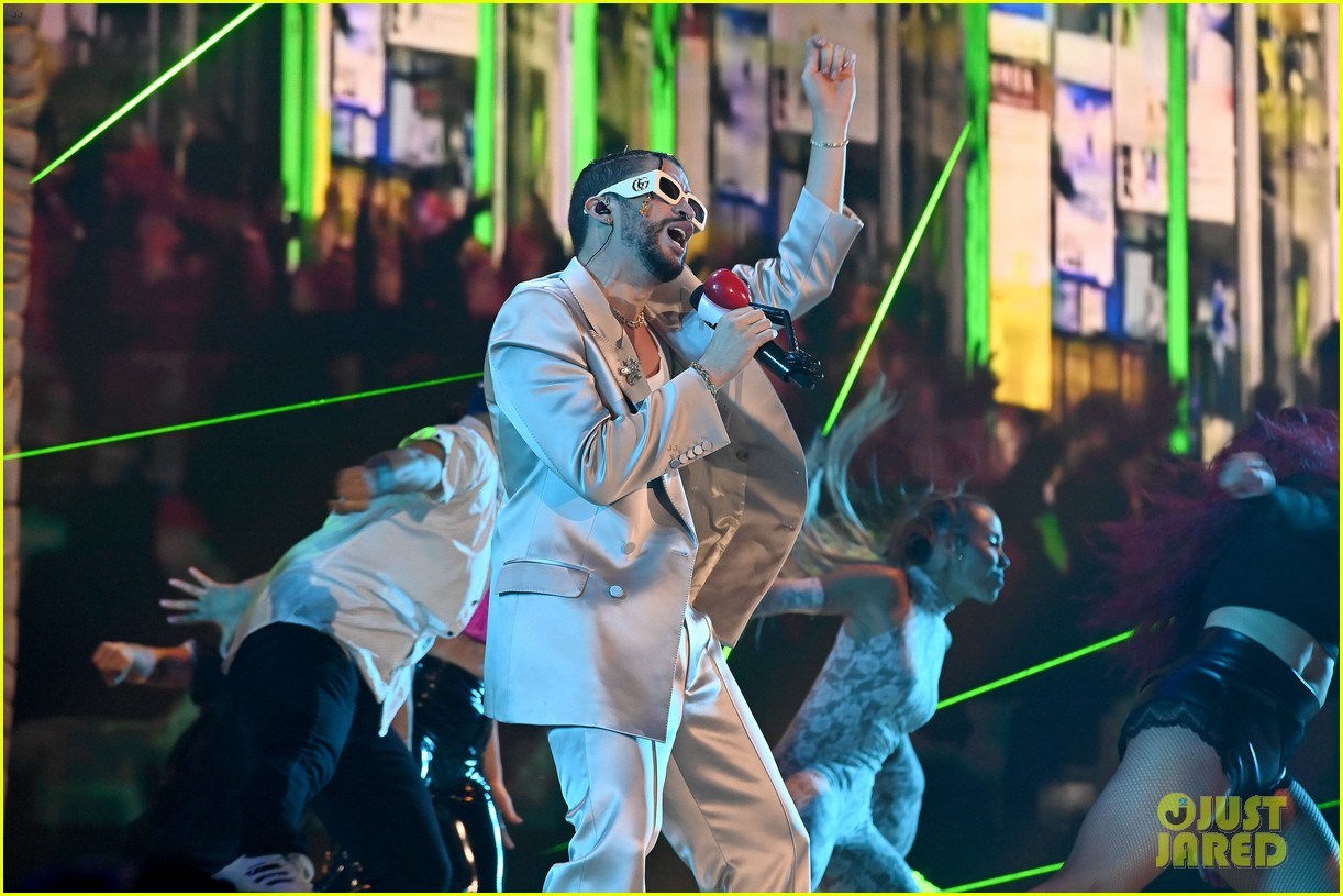 Bad Bunny Makes History with Artist of the Year Win, Performs from Yankee Stadium at VMAs 2022 - Watch!