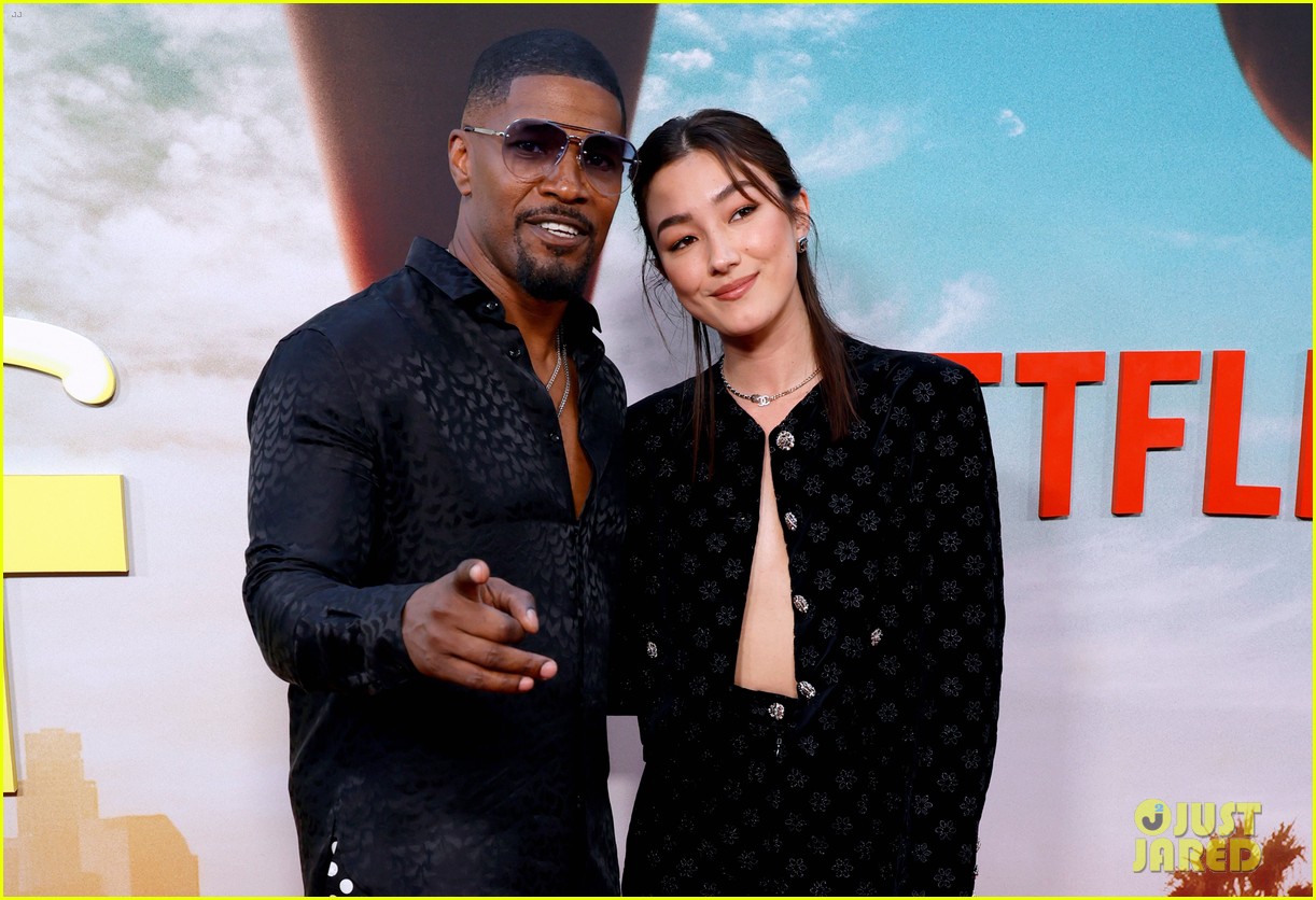 Jamie Foxx & Snoop Dogg Hang Out at World Premiere of 'Day Shift'