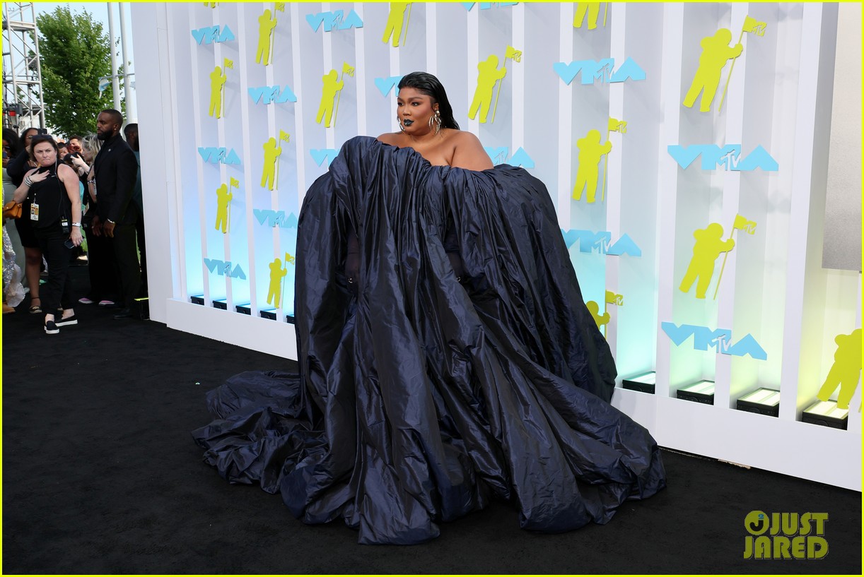 Lizzo Made a Hilarious Comment About Her Dress for MTV VMAs 2022 - See the Look!