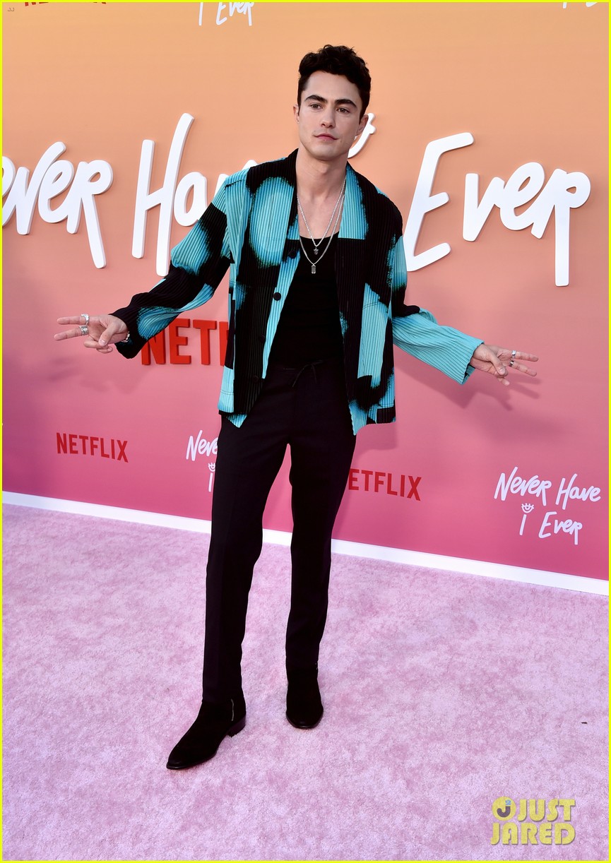 Never Have I Ever's Maitreyi Ramakrishnan Bares Some Leg at Season 3 Premiere with Mindy Kaling & More!