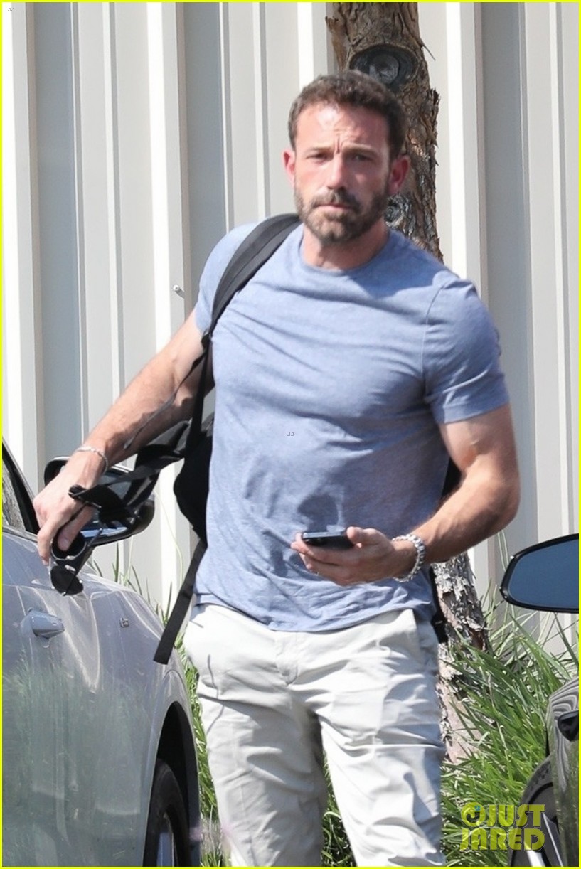 Ben Affleck Is Looking So Fit in These New Photos at the Airport!
