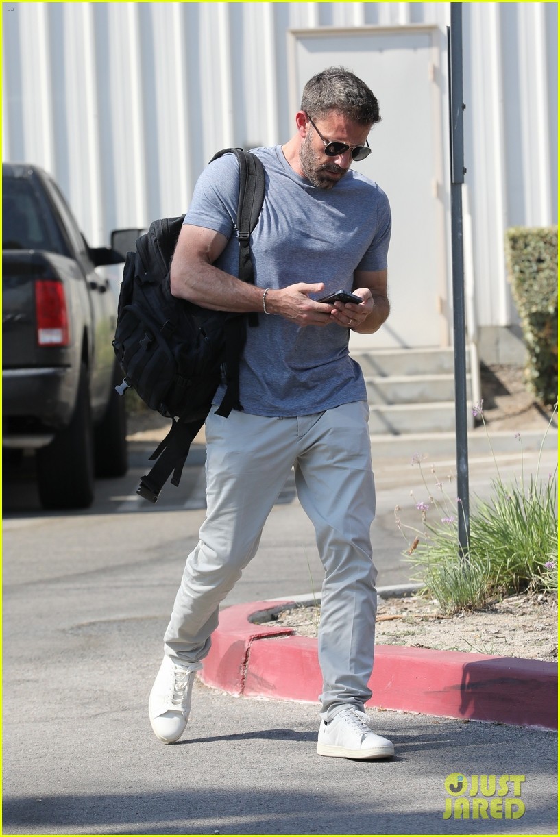 Ben Affleck Is Looking So Fit in These New Photos at the Airport!
