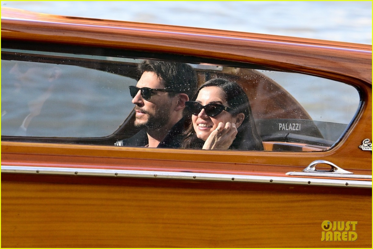 Ana de Armas Makes A Low Key Arrival To Venice Ahead of 'Blonde' Premiere