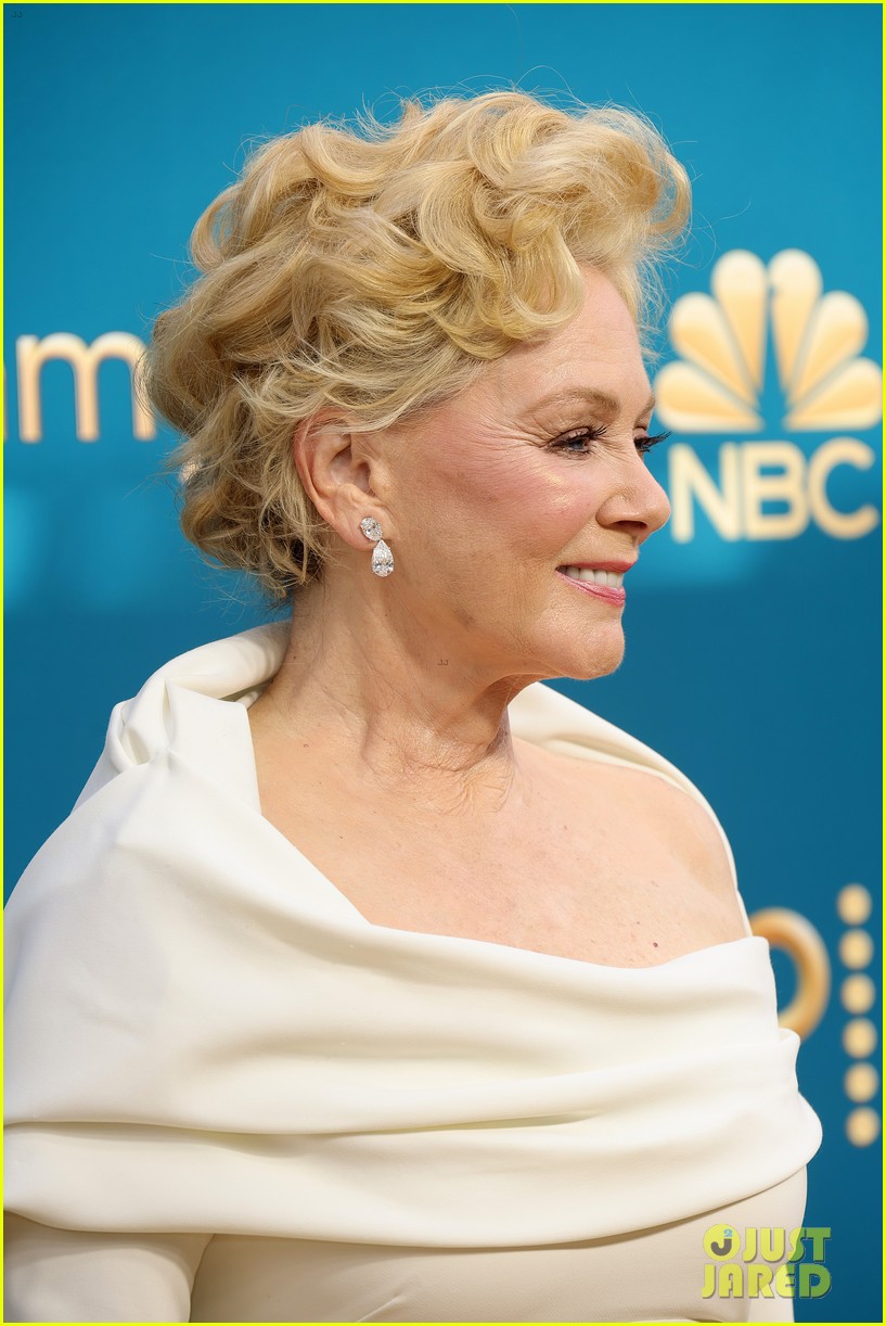 Jean Smart & 'Hacks' Co-Star Hannah Einbinder Bring the Glamour to Emmy Awards 2022