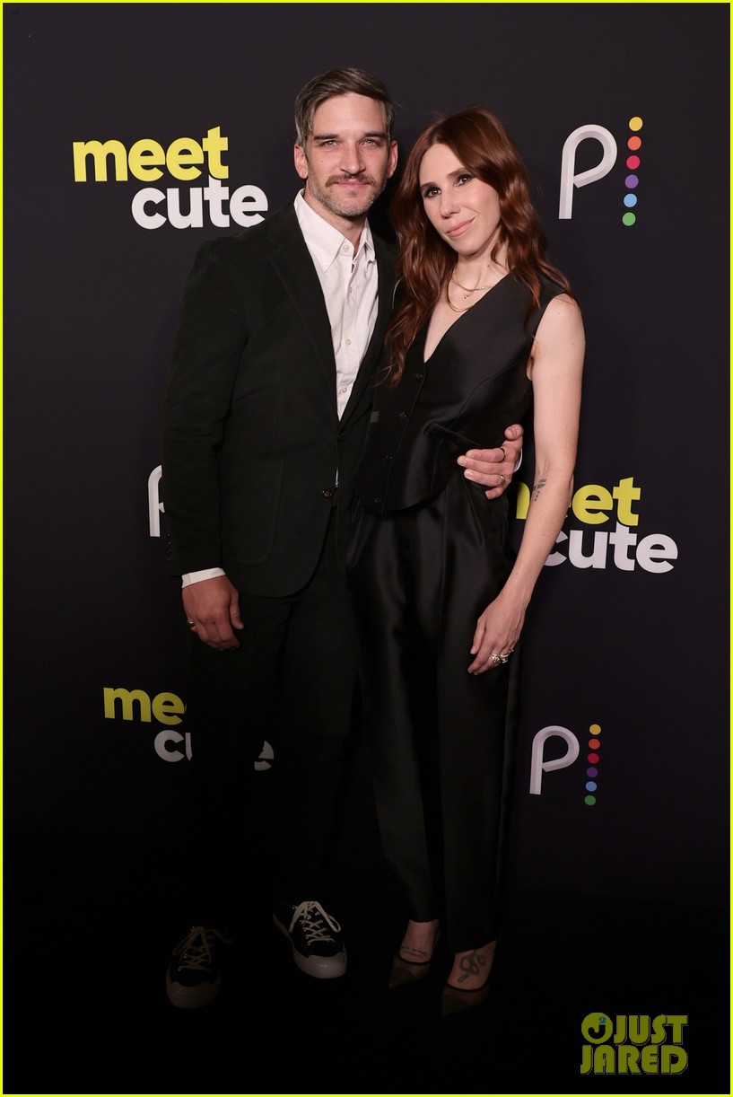 Kaley Cuoco Roasts Pete Davidson For His 'Meet Cute' Premiere Look