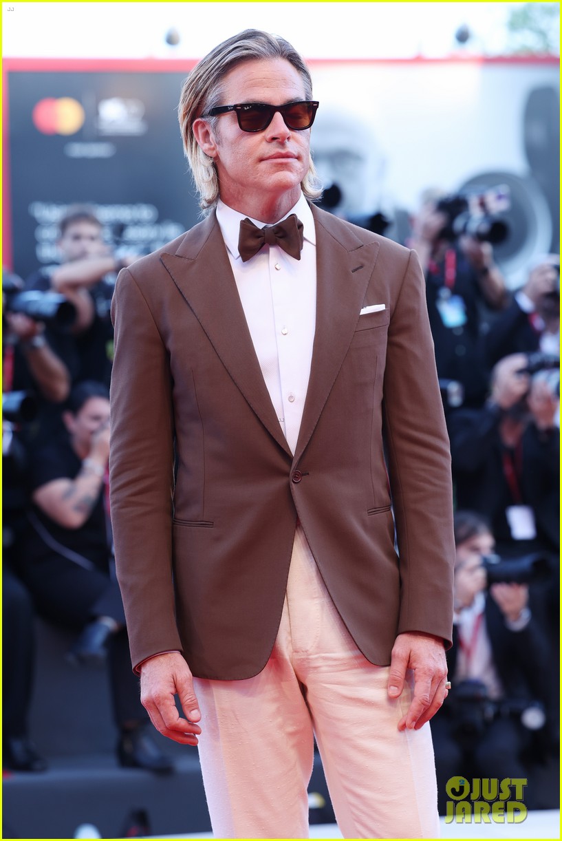 Chris Pine Goes Viral for Zoning Out During 'Don't Worry Darling' Press Conference in Venice - See Reactions