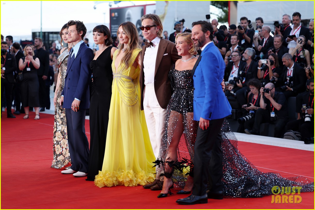 Chris Pine Goes Viral for Zoning Out During 'Don't Worry Darling' Press Conference in Venice - See Reactions