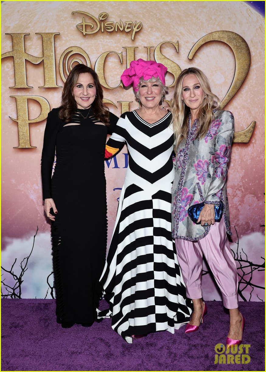 Sarah Jessica Parker Brings Twin Daughters Marion & Tabitha To 'Hocus Pocus 2' Premiere!