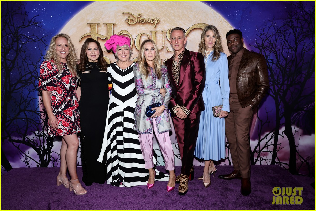 Sarah Jessica Parker Brings Twin Daughters Marion & Tabitha To 'Hocus Pocus 2' Premiere!