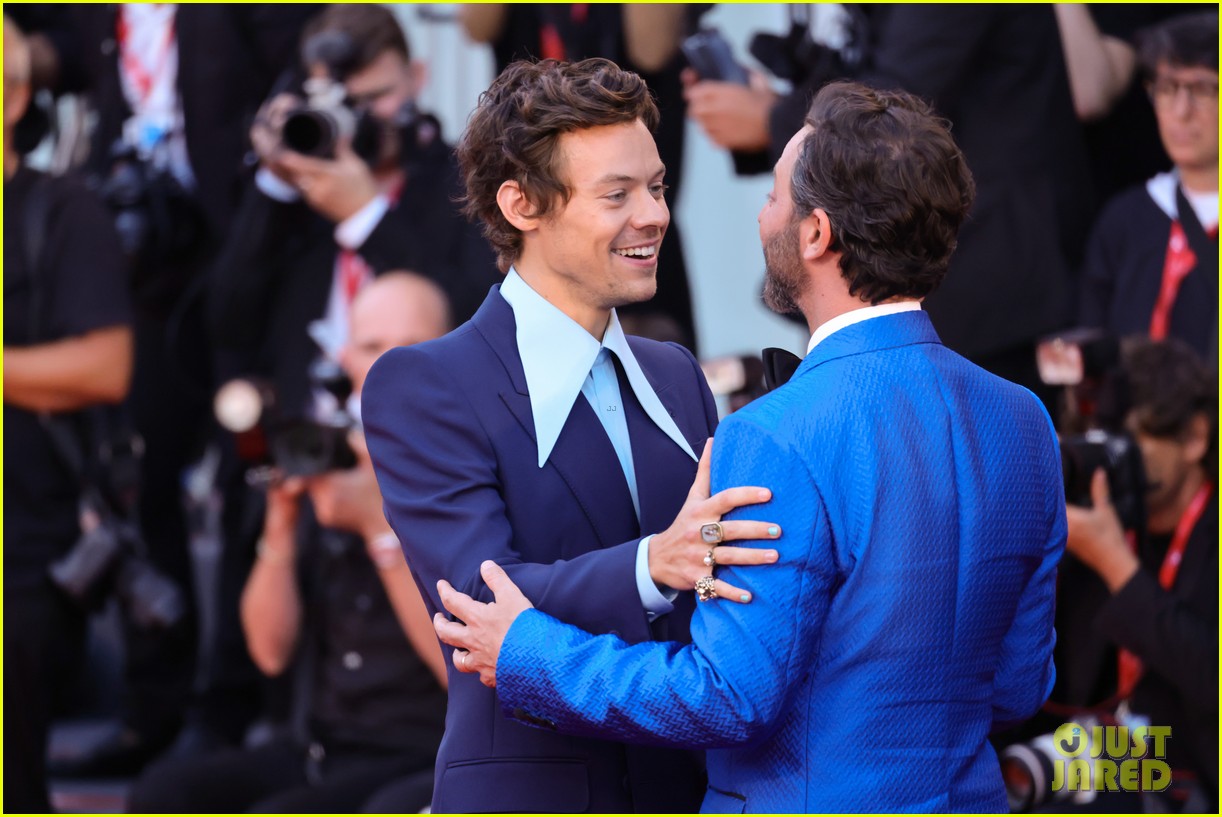 Harry Styles Kisses Nick Kroll on the Lips During Standing Ovation for 'Don't Worry Darling' in Venice (Video)