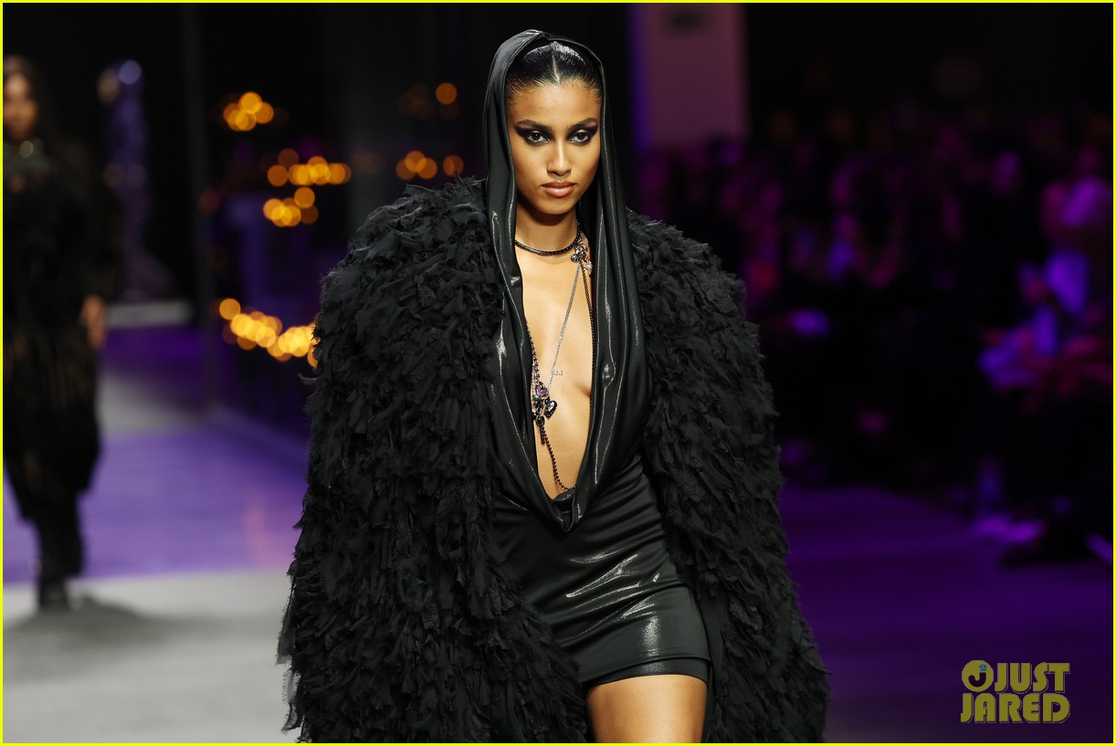 Paris Hilton Closes the Versace Show in Milan, Walks Alongside Top Models Like Gigi, Bella, & More!