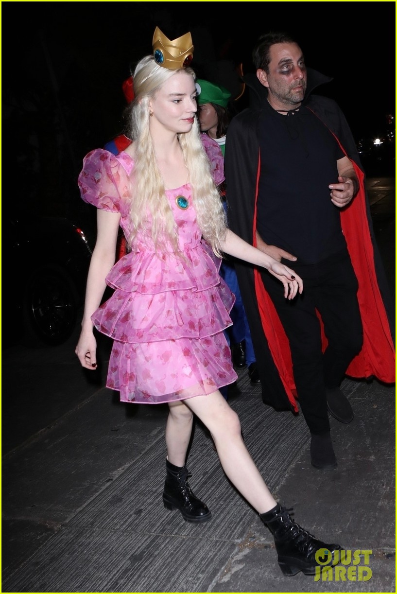 anya taylor joy dressed as princess peach Anya Taylor-Joy Channels Princess Peach at 'Super Mario' Screening