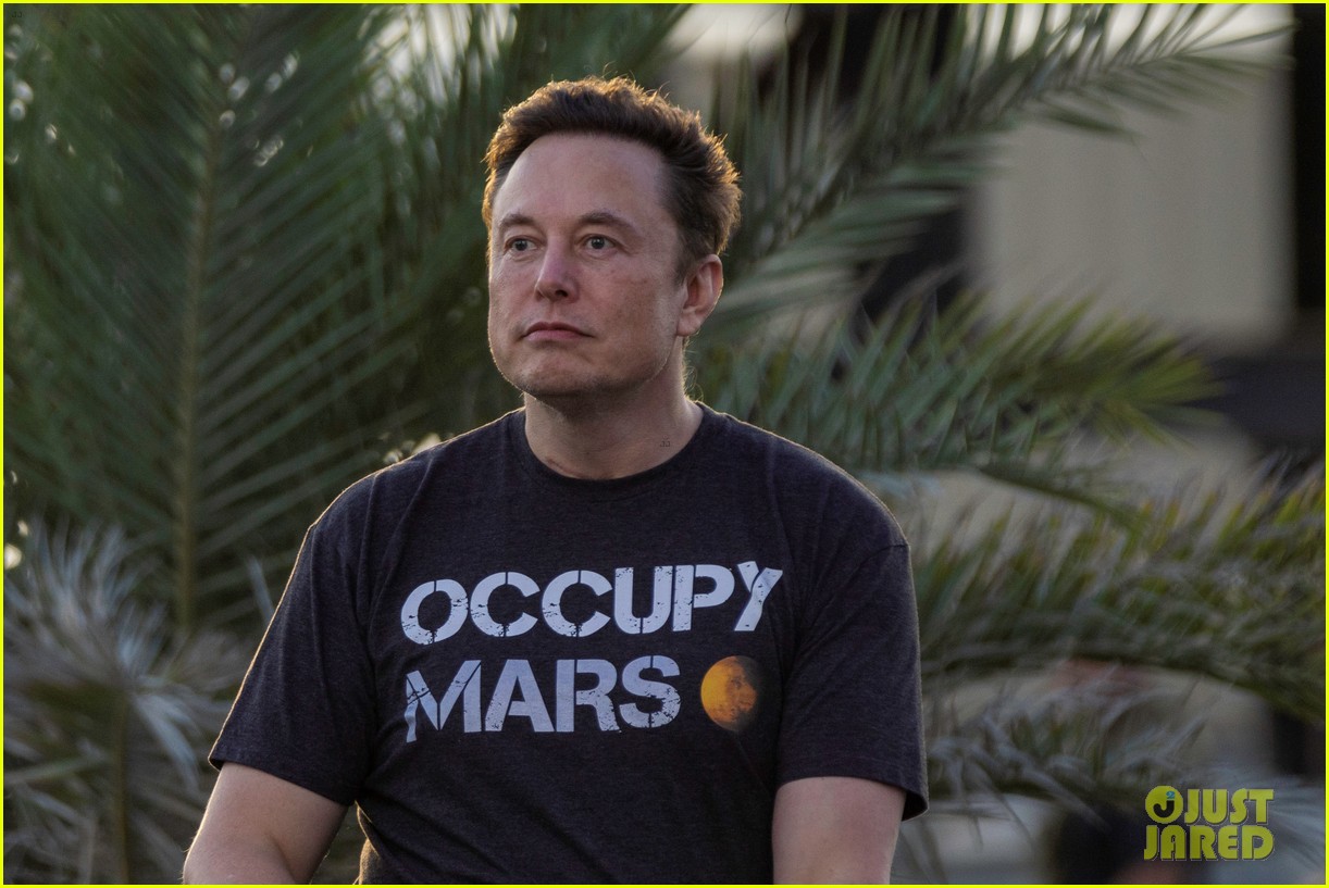 Elon Musk Confirms He Acquired Twitter & Addresses Advertisers