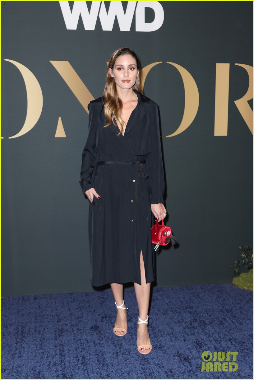 gigi hadid blue dress Gigi Hadid Rocks Blue Velvet Suit for WWD Honors Awards 2022 - Just Jared - Celebrity News and Gossip