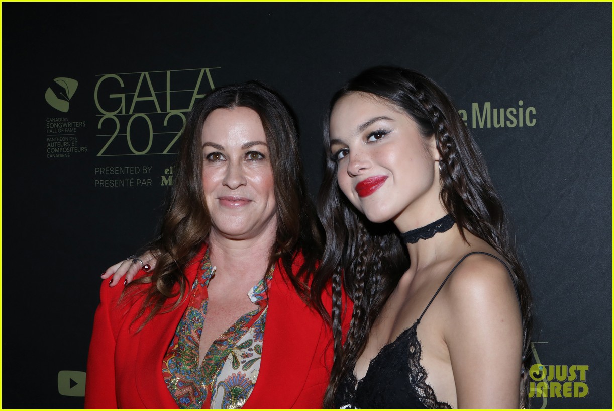 Alanis Morissette Releases Statement After Dropping Out of Hall of Fame Performance with Olivia Rodrigo