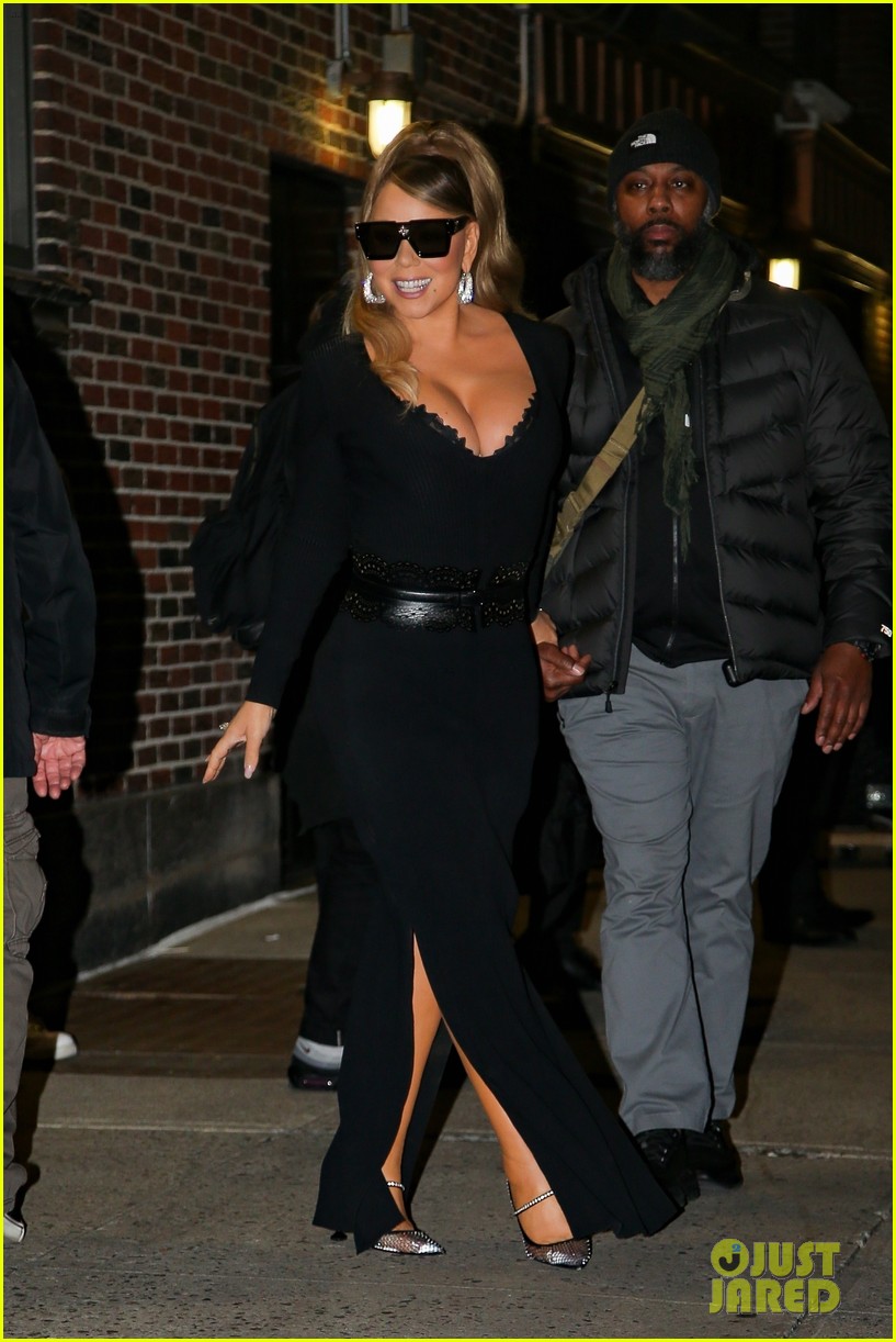 Mariah Carey Is Inviting You To Her NYC Penthouse for Christmas!