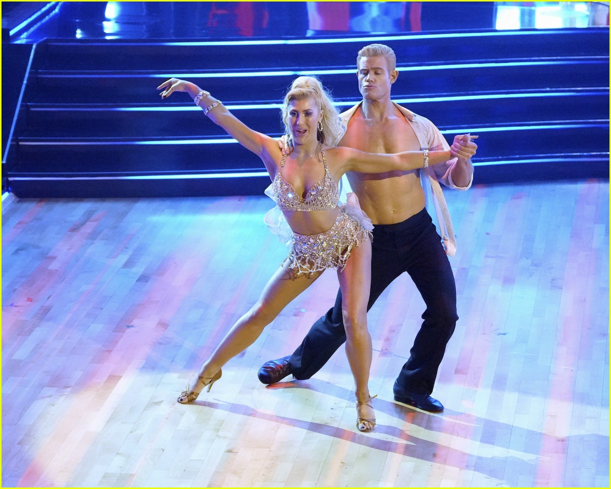 Derek Hough Ripped Off His Shirt on 'DWTS' Live Show After So Many Guys Went Shirtless! (Photos)