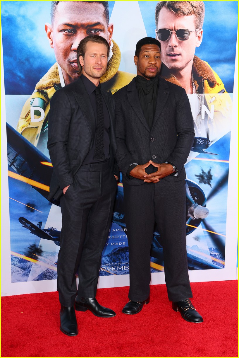 Michael B. Jordan Supports Jonathan Majors & Glen Powell at the 'Devotion' L.A. Premiere! (Photos)