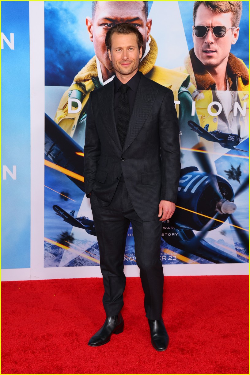Michael B. Jordan Supports Jonathan Majors & Glen Powell at the 'Devotion' L.A. Premiere! (Photos)